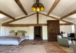 SUITE 100M2 LIT JUMEAUX 90X200, SALON, BUREAU, FRIGO,+ CHAMBRE AVEC LIT 140, LIT ENFANT 70X150, LIT BÉBÉ, LIVRES, JEUX