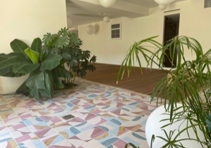 PISCINE INTERIEURE (8,3X 3,3) CHAUFFÉE SECURISÉE,FOND RELEVABLE, VELO DE PISCINE, DOUCHE, WC