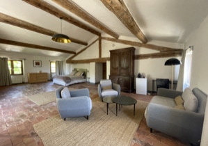 SUITE 100M2 LIT JUMEAUX 90X200, SALON, BUREAU, FRIGO,+ CHAMBRE AVEC LIT 140, LIT ENFANT 70X150, LIT BÉBÉ, LIVRES, JEUX